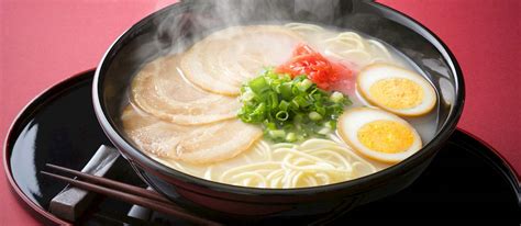  Hakata Ramen: Mùi vị Umami đậm đà hòa quyện cùng sợi mì dai ngon!