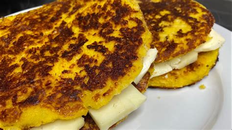  Arepas de Choclo -  Một Sự Pha Trộn Vừa Ngọt Béo Lại Cứng Rắn Từ Vườn Rau Colombia!