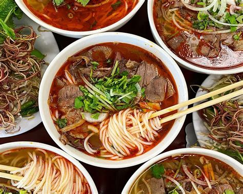  Bún Bò Hầm Qingyuan: Một Món Ăn Thơm Ngon Lấp Đầy Tinh Hoa Văn Hoá