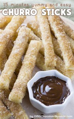  Churros:  Những chiếc bánh que giòn rụm được phủ đầy đường bột với một ly sô cô la nóng hổi