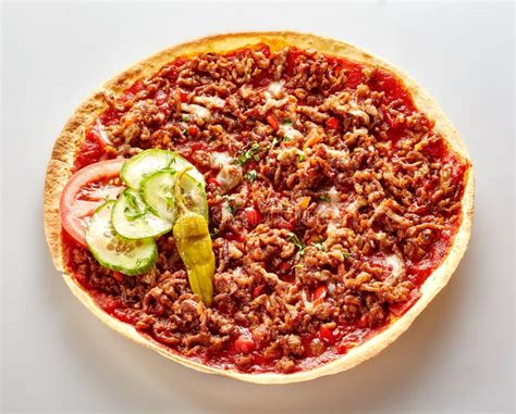  Lahmacun - Món Bánh Tráng Thịt Nướng Giòn Rụm, Cay Nồng & Đậm đà Hương Vị Địa Trung Hải!