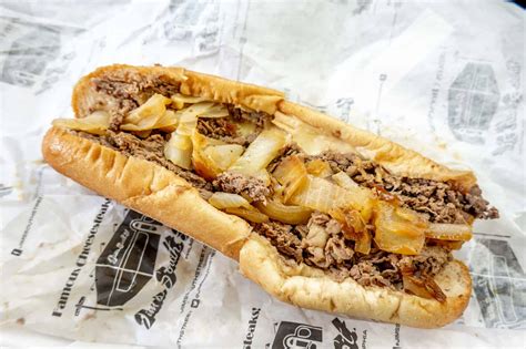  Philadelphia Cheesesteak: Một món ăn đường phố đậm đà và đầy ắp hương vị!