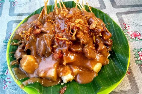  Sate Padang: Sự kết hợp hoàn hảo giữa hương vị cay nồng và nước cốt dừa béo ngậy!